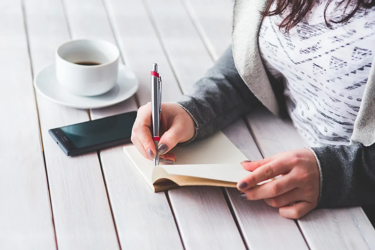 Diary vs Journal: Which One Should You Keep?